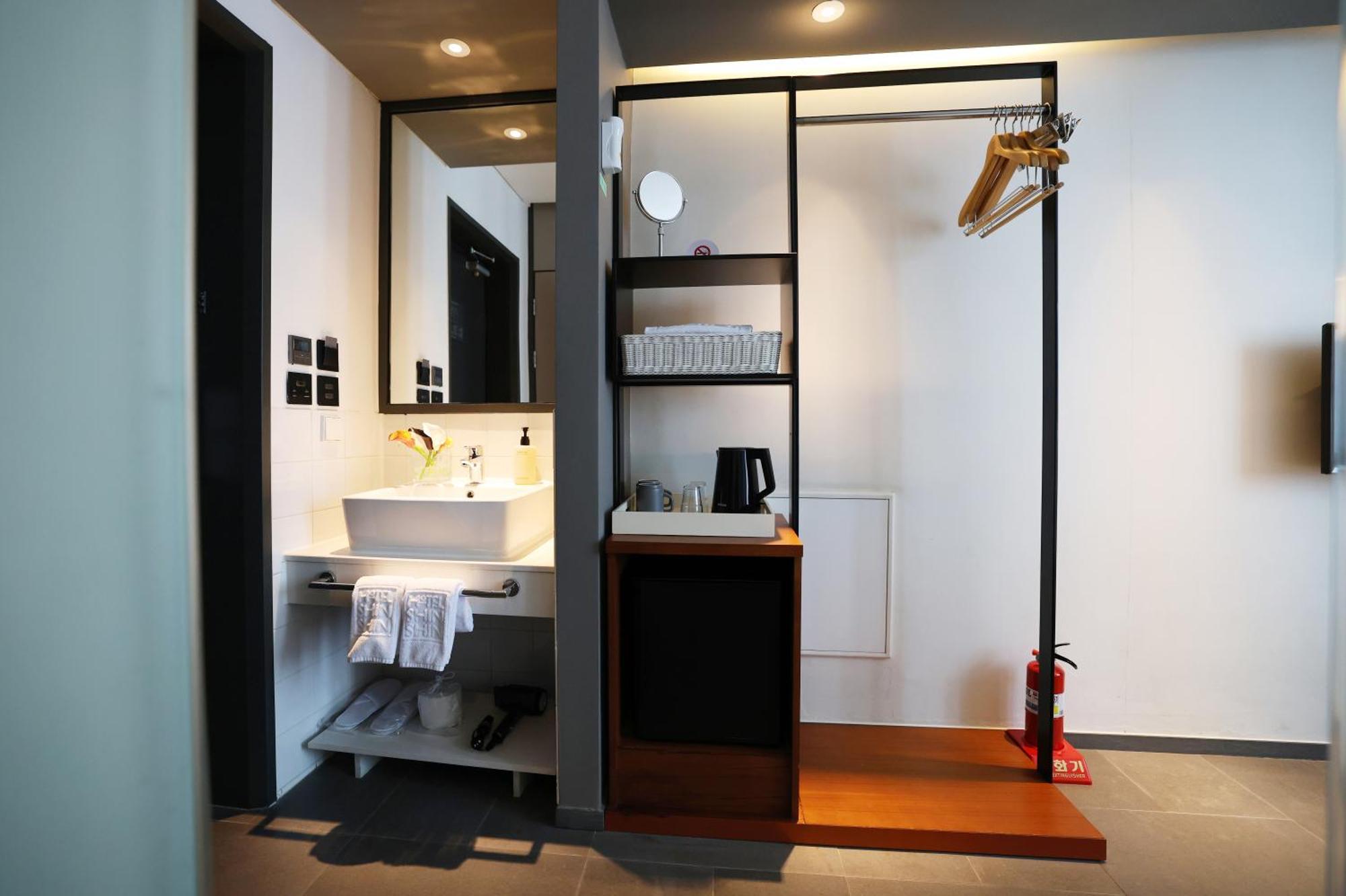 Seoul Hotel Shinshin Myeongdong מראה חיצוני תמונה