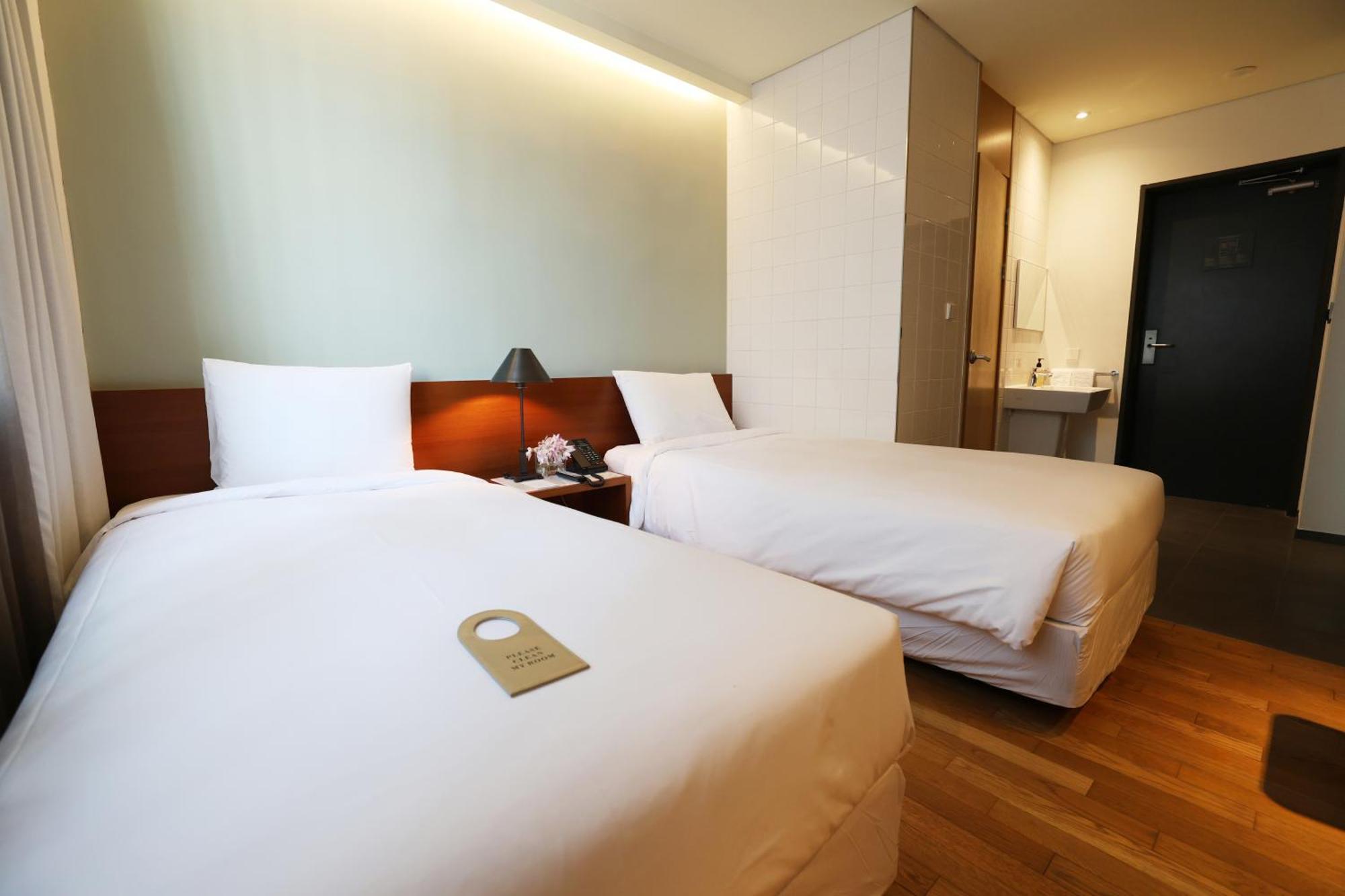 Seoul Hotel Shinshin Myeongdong מראה חיצוני תמונה